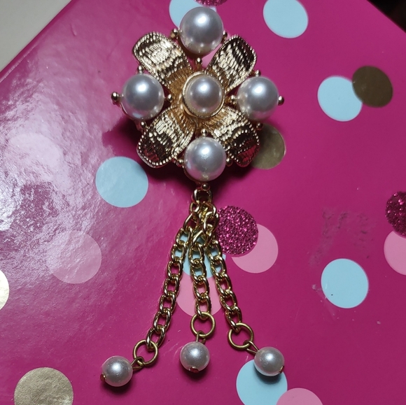 Pearl Pointe Fashion Brooch - Picture 11 of 13